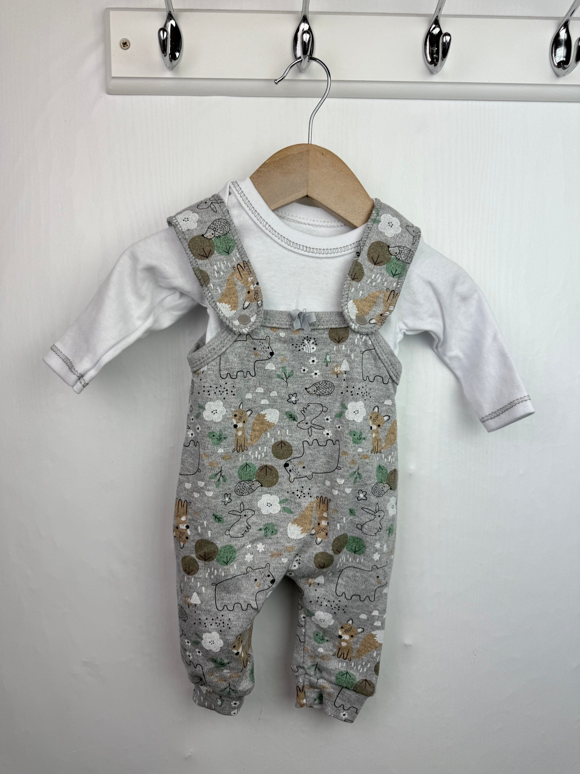 Unbranded Grey Animals Romper - Boys 0 - 3 Months - Little Ones Preloved. Second Hand Children's & Preloved Baby, Kids, Girls & Boys Clothes. UK online