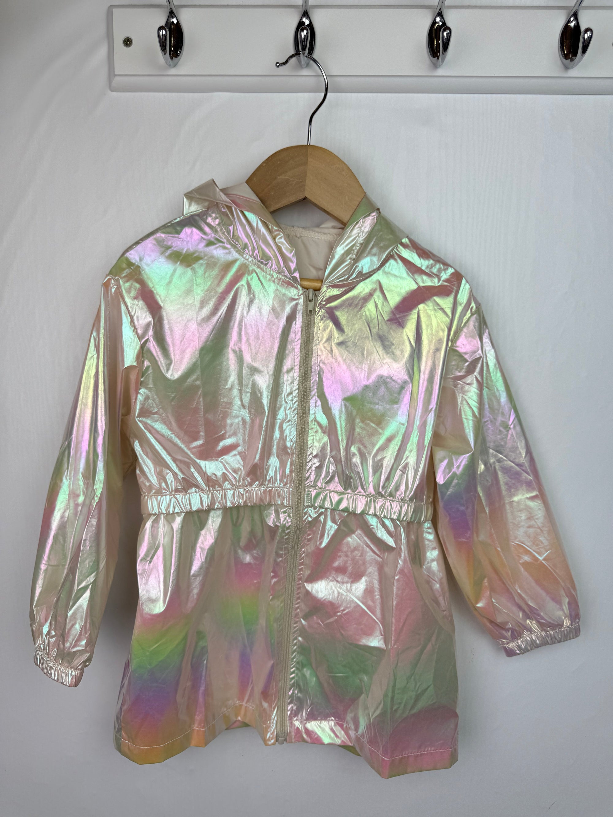 Unbranded Pearlescent Raincoat - Girls 2 - 4 Years - Little Ones Preloved. Second Hand Children's & Preloved Baby, Kids, Girls & Boys Clothes. UK online