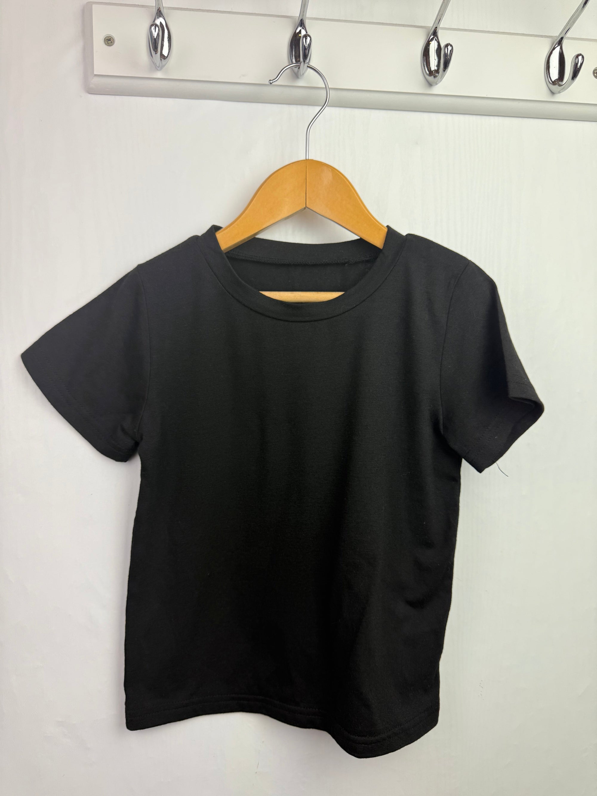 Unbranded Plain Black Top - Unisex 4 - 5 Years - Little Ones Preloved. Second Hand Children's & Preloved Baby, Kids, Girls & Boys Clothes. UK online