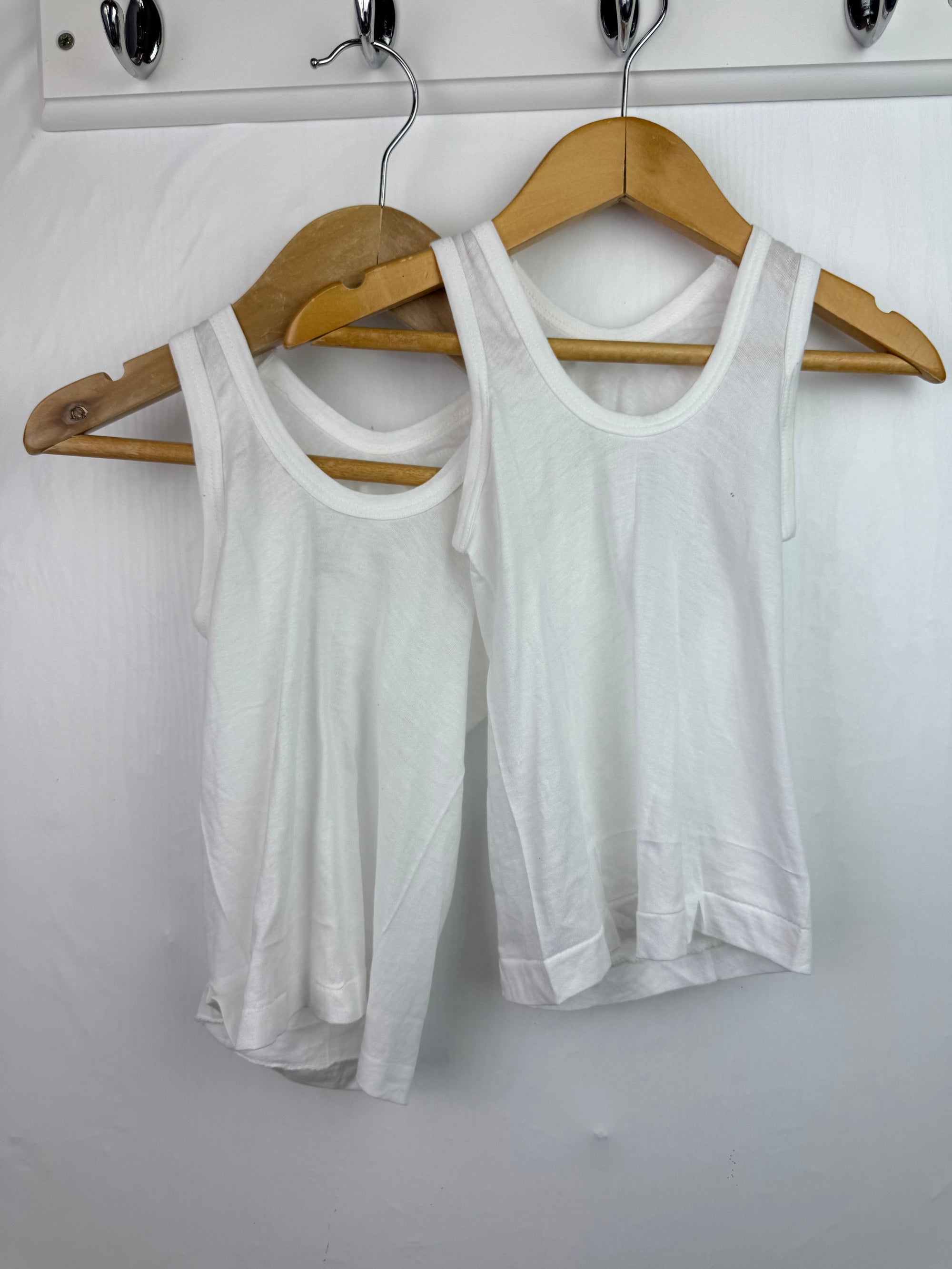 Unbranded White Vests - Unisex 9 - 12 Months - Little Ones Preloved. Second Hand Children's & Preloved Baby, Kids, Girls & Boys Clothes. UK online