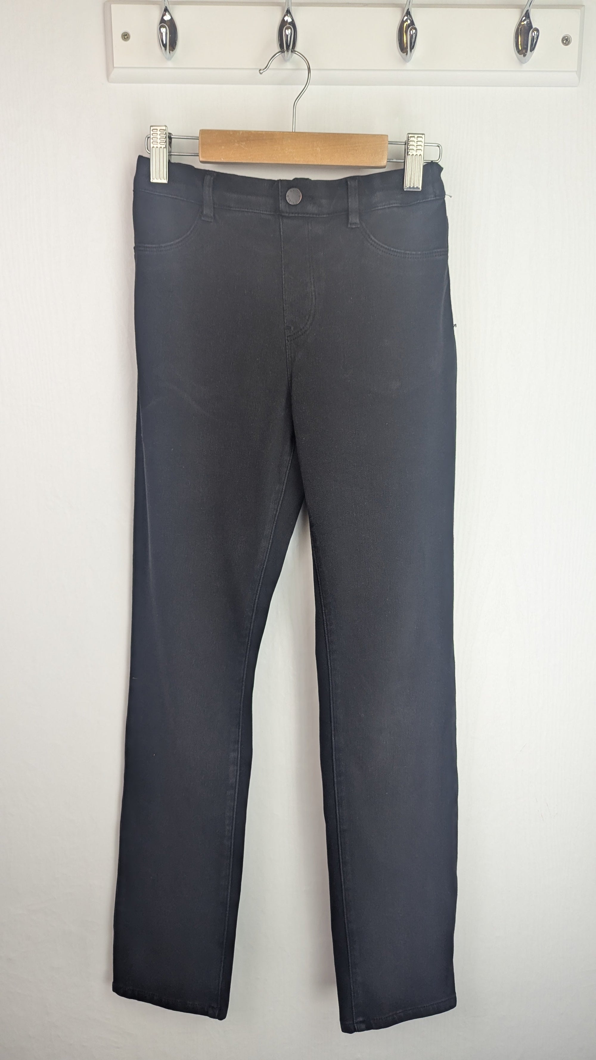 Uniqlo Black Strechy Skinny Jeans - Girls 11 - 12 Years - Little Ones Preloved. Second Hand Children's & Preloved Baby, Kids, Girls & Boys Clothes. UK online