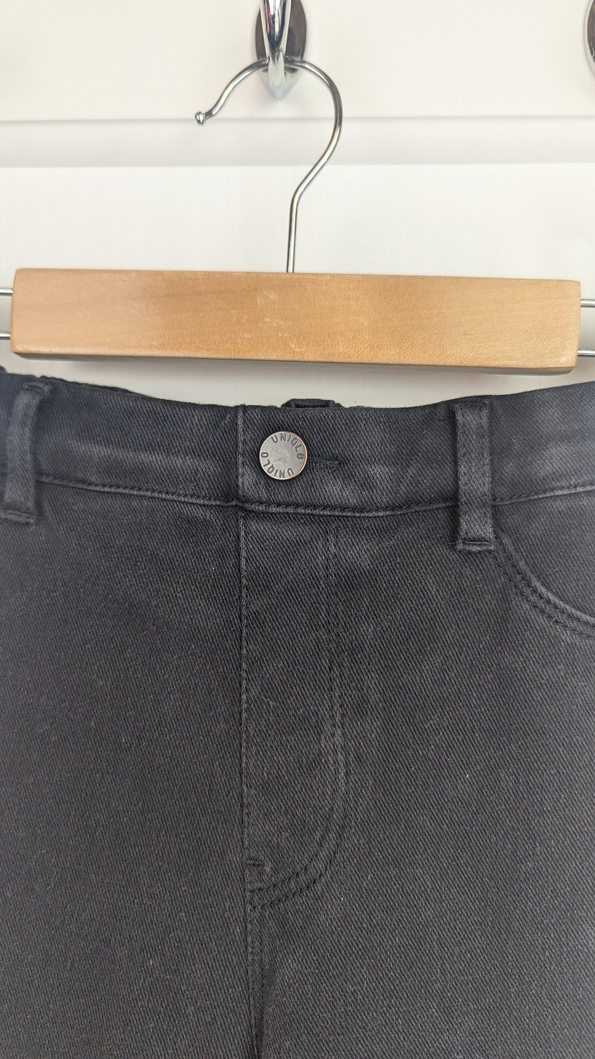 Uniqlo Black Strechy Skinny Jeans - Girls 11 - 12 Years - Little Ones Preloved. Second Hand Children's & Preloved Baby, Kids, Girls & Boys Clothes. UK online