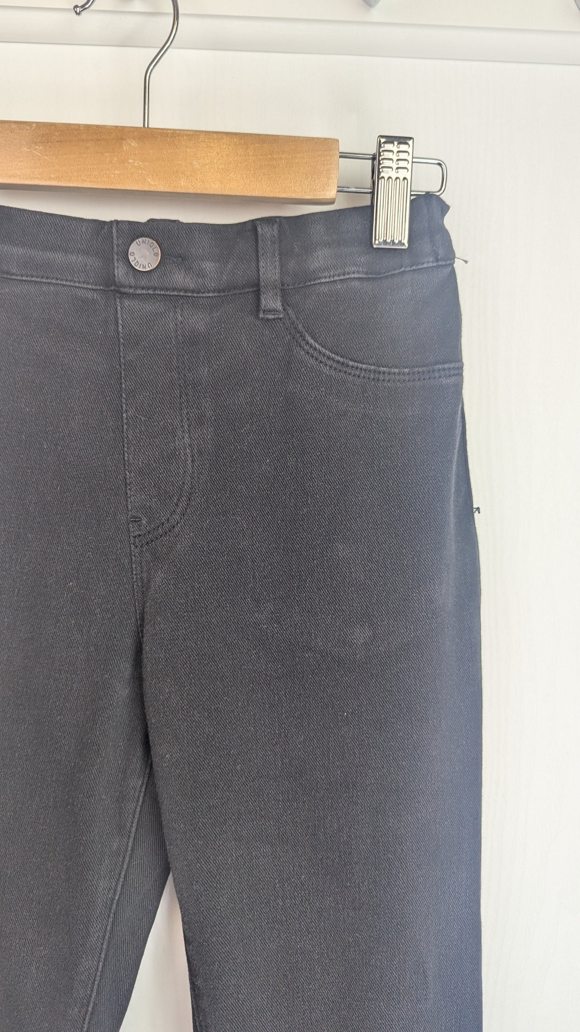 Uniqlo Black Strechy Skinny Jeans - Girls 11 - 12 Years - Little Ones Preloved. Second Hand Children's & Preloved Baby, Kids, Girls & Boys Clothes. UK online