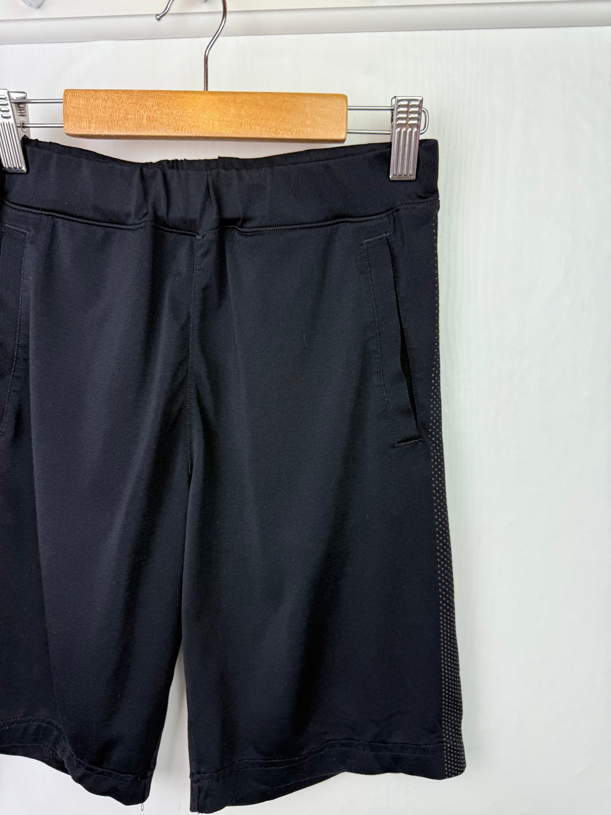 Uniqlo Sports Shorts - Unisex 12 Years - Little Ones Preloved. Second Hand Children's & Preloved Baby, Kids, Girls & Boys Clothes. UK online