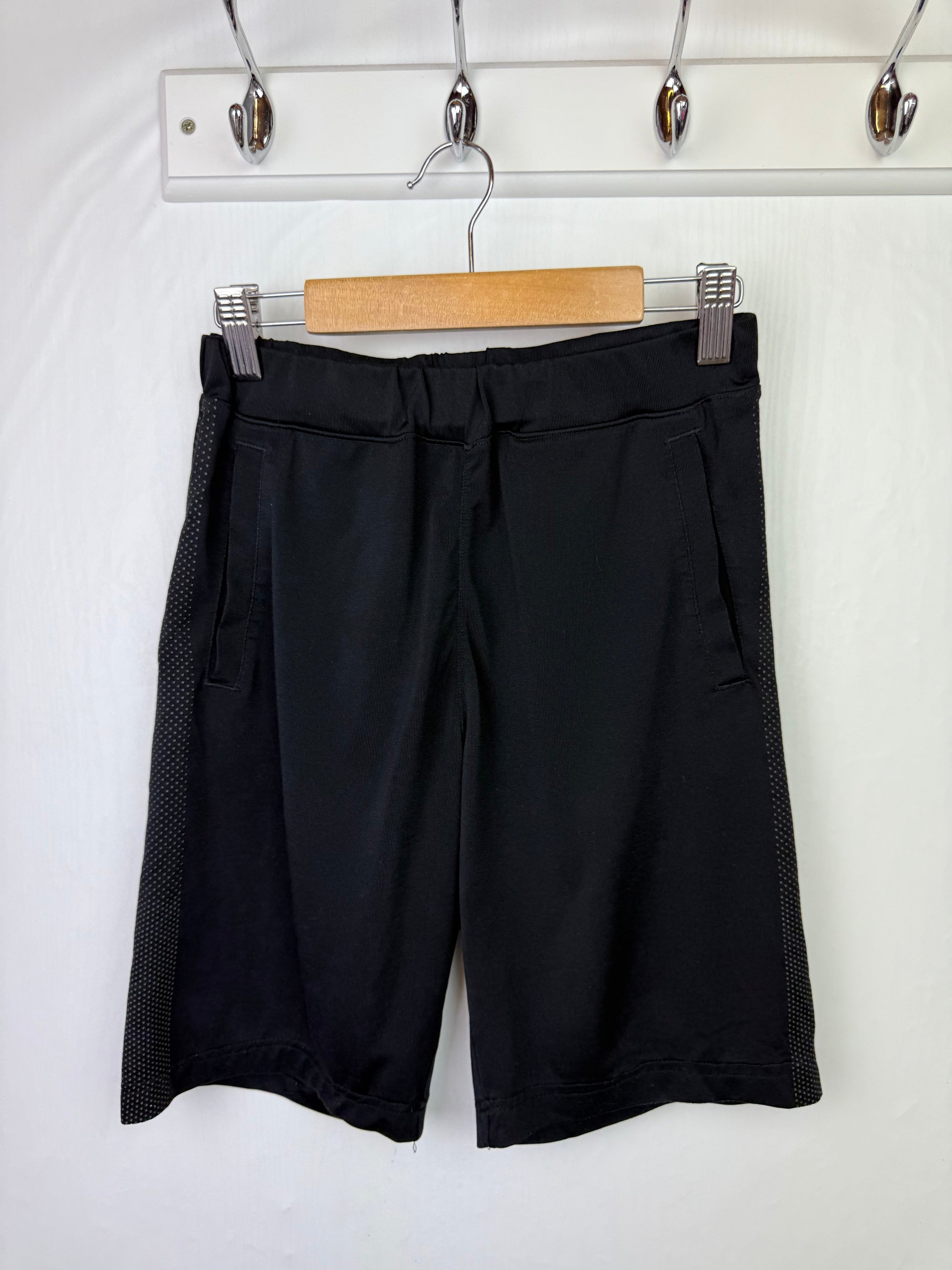Uniqlo Sports Shorts - Unisex 12 Years - Little Ones Preloved. Second Hand Children's & Preloved Baby, Kids, Girls & Boys Clothes. UK online