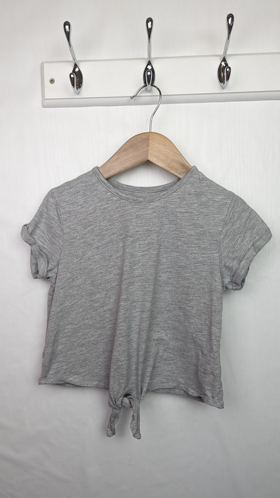 V by Very Grey Crop Top 5-6 Years V by Very Used, Preloved, Preworn & Second Hand Baby, Kids & Children's Clothing UK Online. Cheap affordable. Brands including Next, Joules, Nutmeg Morrisons, TU, F&F, H&M.