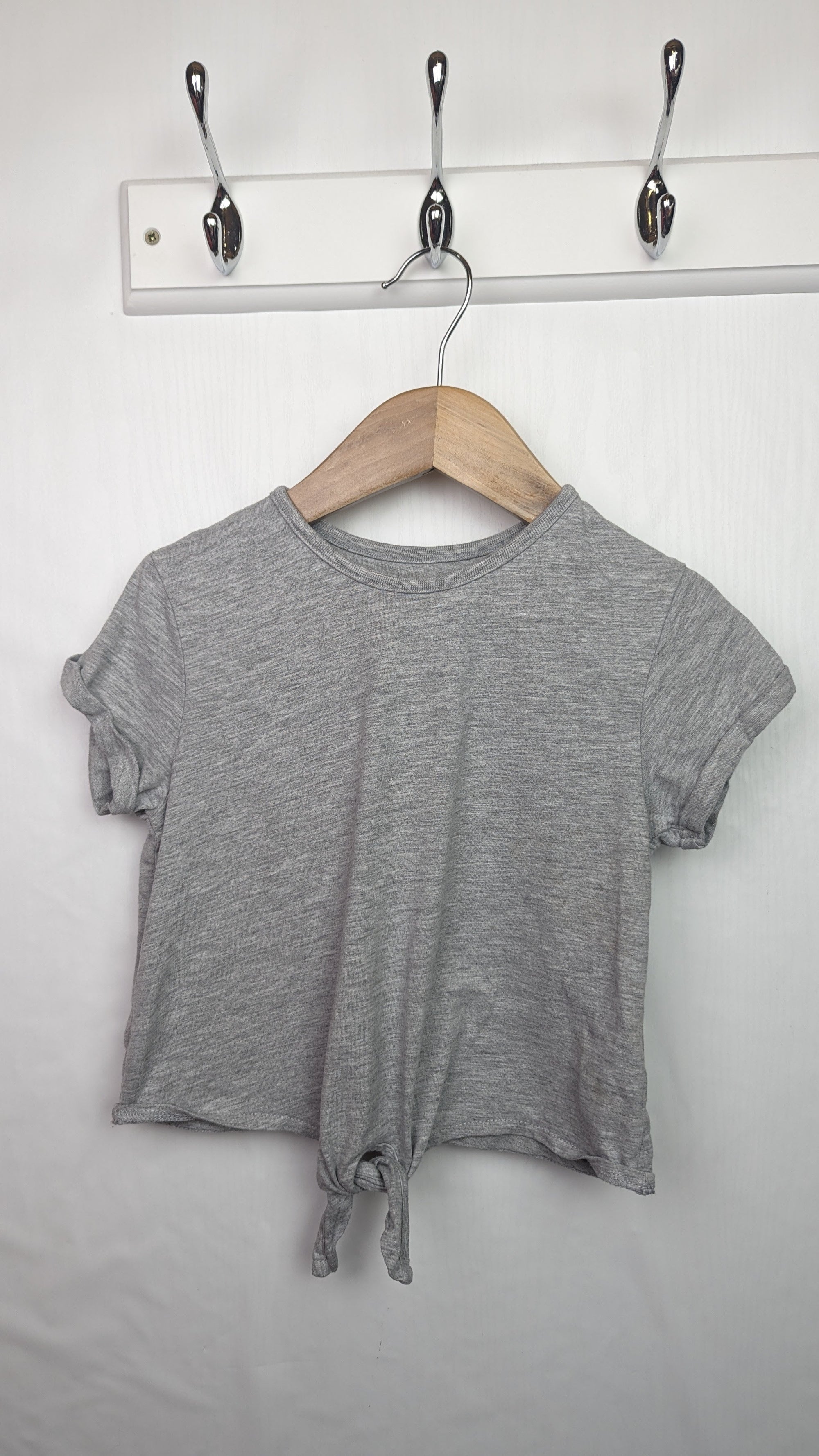 V by Very Grey Crop Top - Girls 5 - 6 Years - Little Ones Preloved. Second Hand Children's & Preloved Baby, Kids, Girls & Boys Clothes. UK online