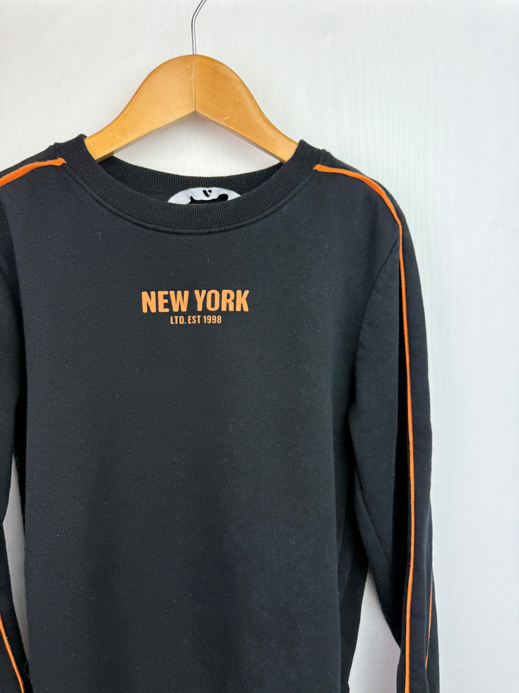V by Very New York Jumper - Boys 8 Years - Little Ones Preloved. Second Hand Children's & Preloved Baby, Kids, Girls & Boys Clothes. UK online