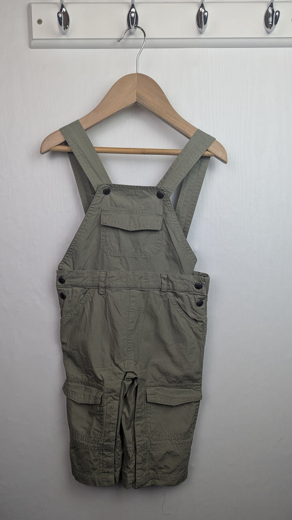 Vertbaudet Green Cargo Dungarees - Boys 12 Months Vertbaudet Used, Preloved, Preworn Baby, Girls & Boys Clothes. Kids & Children's second hand Clothing UK Online. Cheap affordable. Brands including Next, Joules, Nutmeg Morrisons, TU, F&F, H&M.