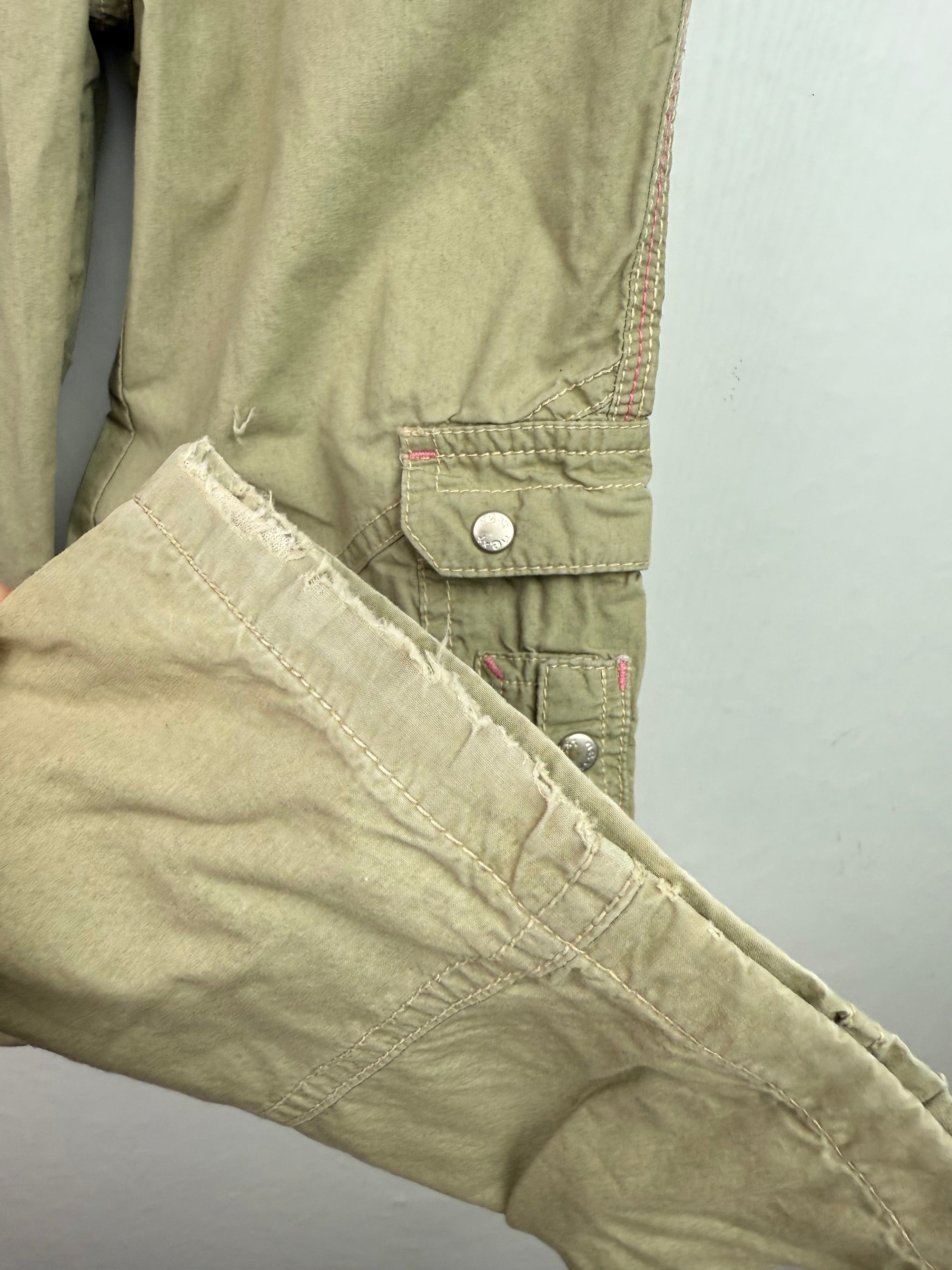 Vintage Next Floral Wide Leg Cargo Trousers - Girls 4 - 5 Years - Little Ones Preloved. Second Hand Children's & Preloved Baby, Kids, Girls & Boys Clothes. UK online