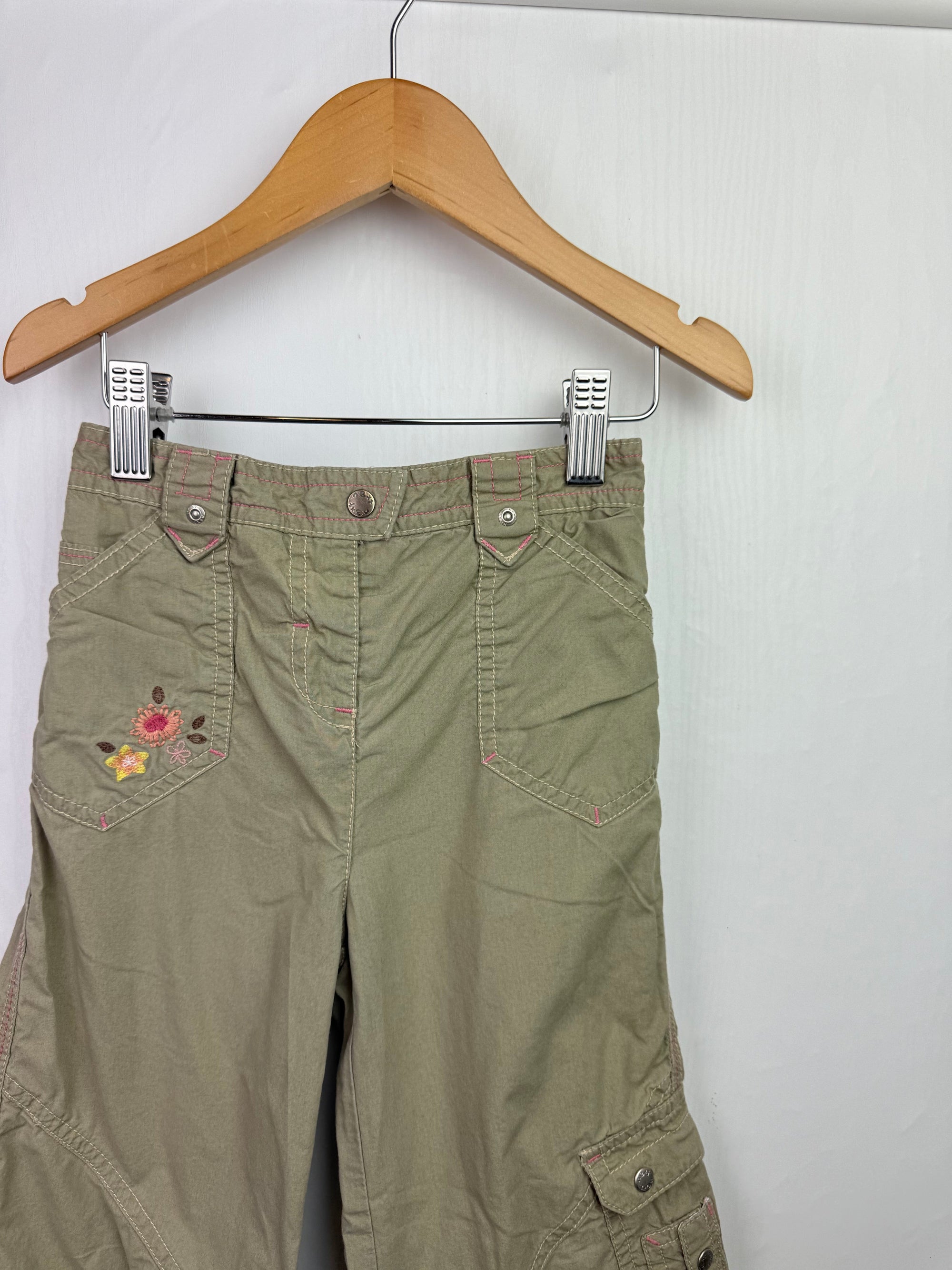 Vintage Next Floral Wide Leg Cargo Trousers - Girls 4 - 5 Years - Little Ones Preloved. Second Hand Children's & Preloved Baby, Kids, Girls & Boys Clothes. UK online