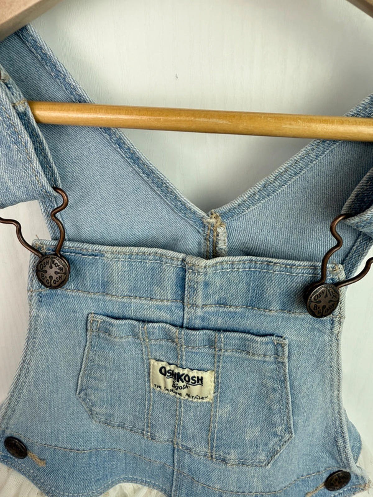 Vintage OshKosh Dungaree Dress White & Gold Stars - 2T - Little Ones Preloved. Second Hand Children's & Preloved Baby, Kids, Girls & Boys Clothes. UK online