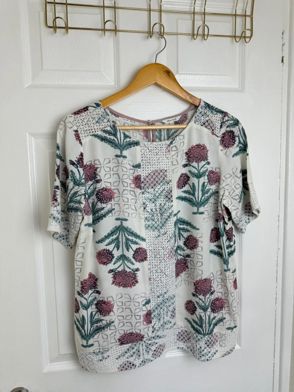 White Stuff Floral Eyelet Print Short sleeve top - Ladies size 14 - Little Ones Preloved. Second Hand Children's & Preloved Baby, Kids, Girls & Boys Clothes. UK online