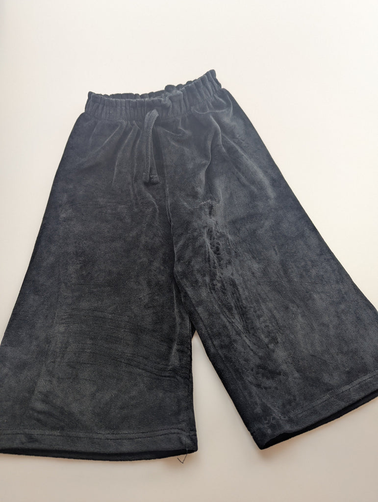 Zara Black Velour Wide Trousers - Girls 18-24 Months Little Ones Preloved Used, Preloved, Preworn Baby, Girls & Boys Clothes. Kids & Children's second hand Clothing UK Online. Cheap affordable. Brands including Next, Joules, Nutmeg Morrisons, TU, F&F, H&M.