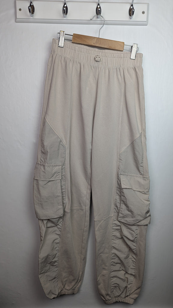 Zara Cream Cargo Joggers - Girls 13-14 Years Little Ones Preloved Used, Preloved, Preworn Baby, Girls & Boys Clothes. Kids & Children's second hand Clothing UK Online. Cheap affordable. Brands including Next, Joules, Nutmeg Morrisons, TU, F&F, H&M.