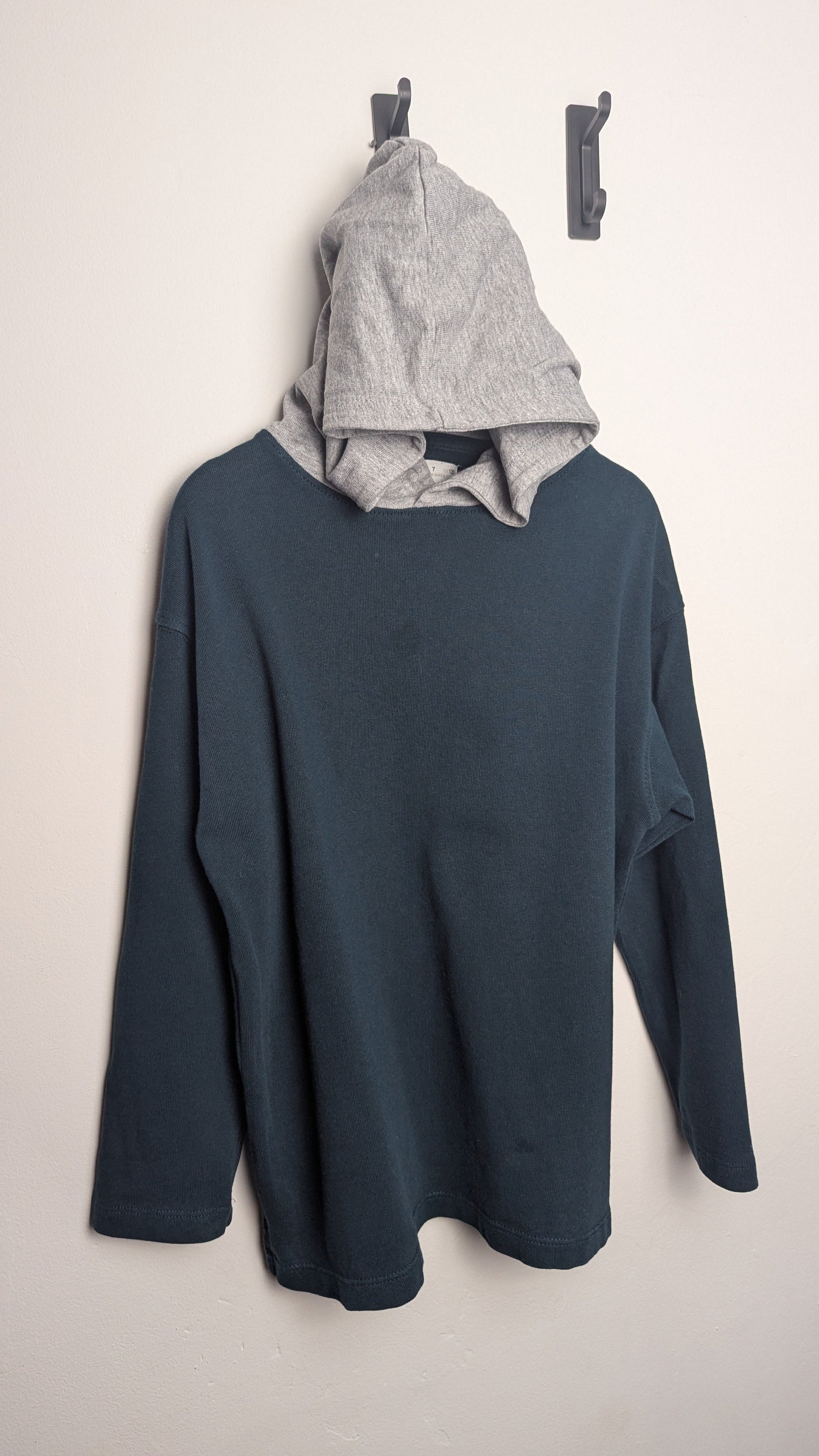 Zara Dark Green & Grey Hooded Top - Boys 7 Years - Little Ones Preloved. Second Hand Children's & Preloved Baby, Kids, Girls & Boys Clothes. UK online