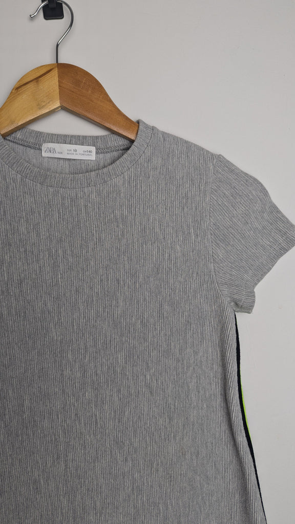 Zara Grey Ribbed 'Hi There' Dress - Girls 10 Years Little Ones Preloved Used, Preloved, Preworn & Second Hand Baby, Kids & Children's Clothing UK Online. Cheap affordable. Brands including Next, Joules, Nutmeg Morrisons, TU, F&F, H&M.