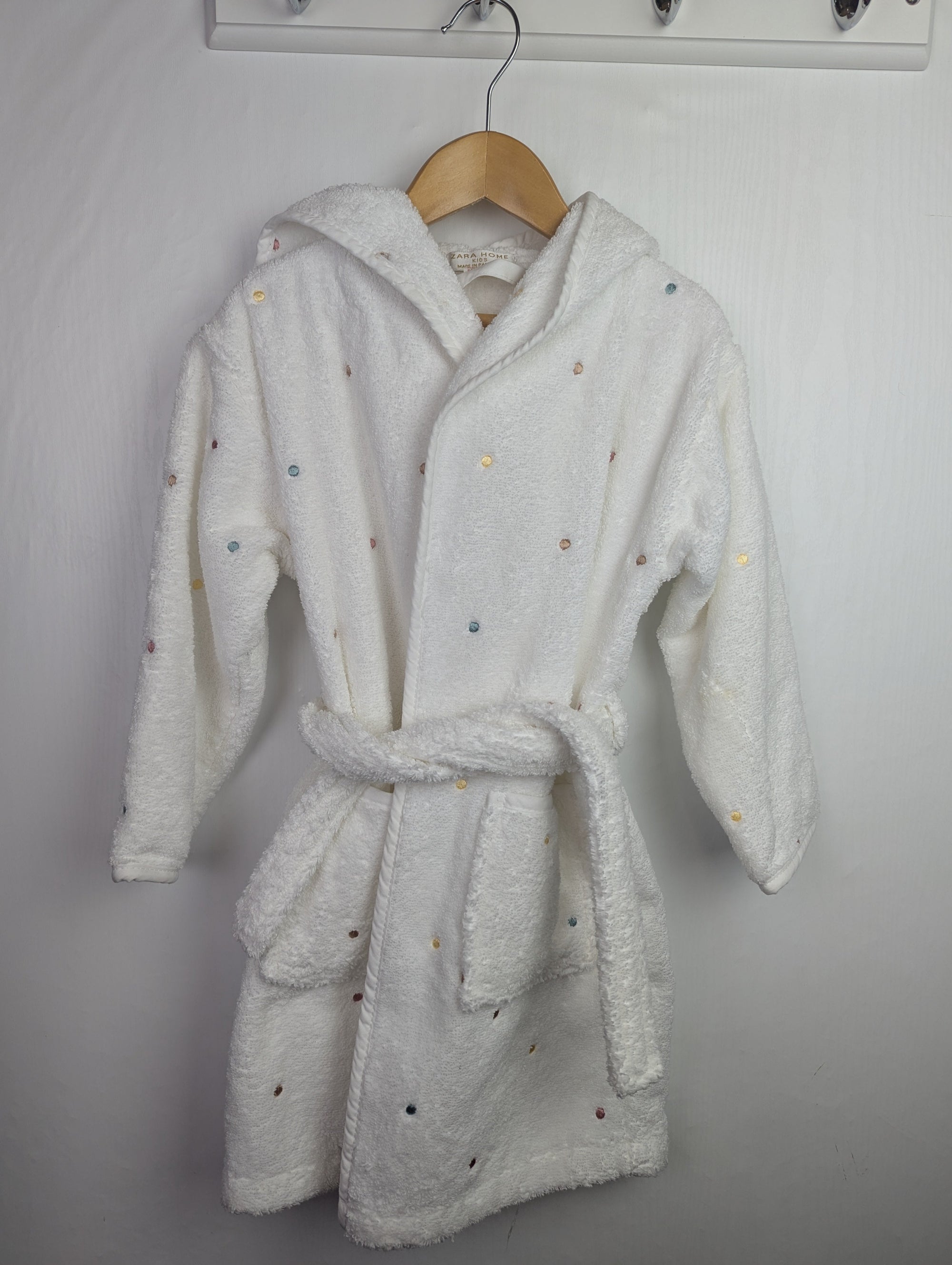 Zara Home White Dressing Gown - Unisex 4 - 5 Years - Little Ones Preloved. Second Hand Children's & Preloved Baby, Kids, Girls & Boys Clothes. UK online