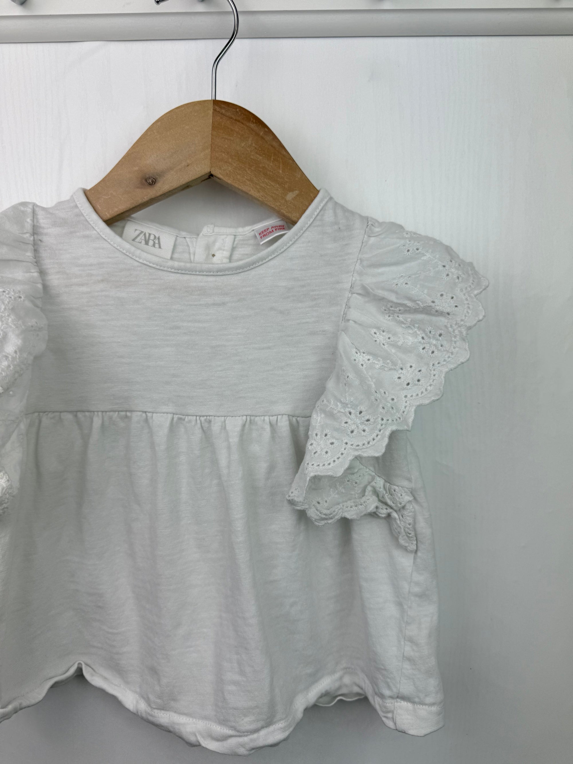 Zara White Eyelet Sleeve Top - Girls 18 - 24 Months - Little Ones Preloved. Second Hand Children's & Preloved Baby, Kids, Girls & Boys Clothes. UK online