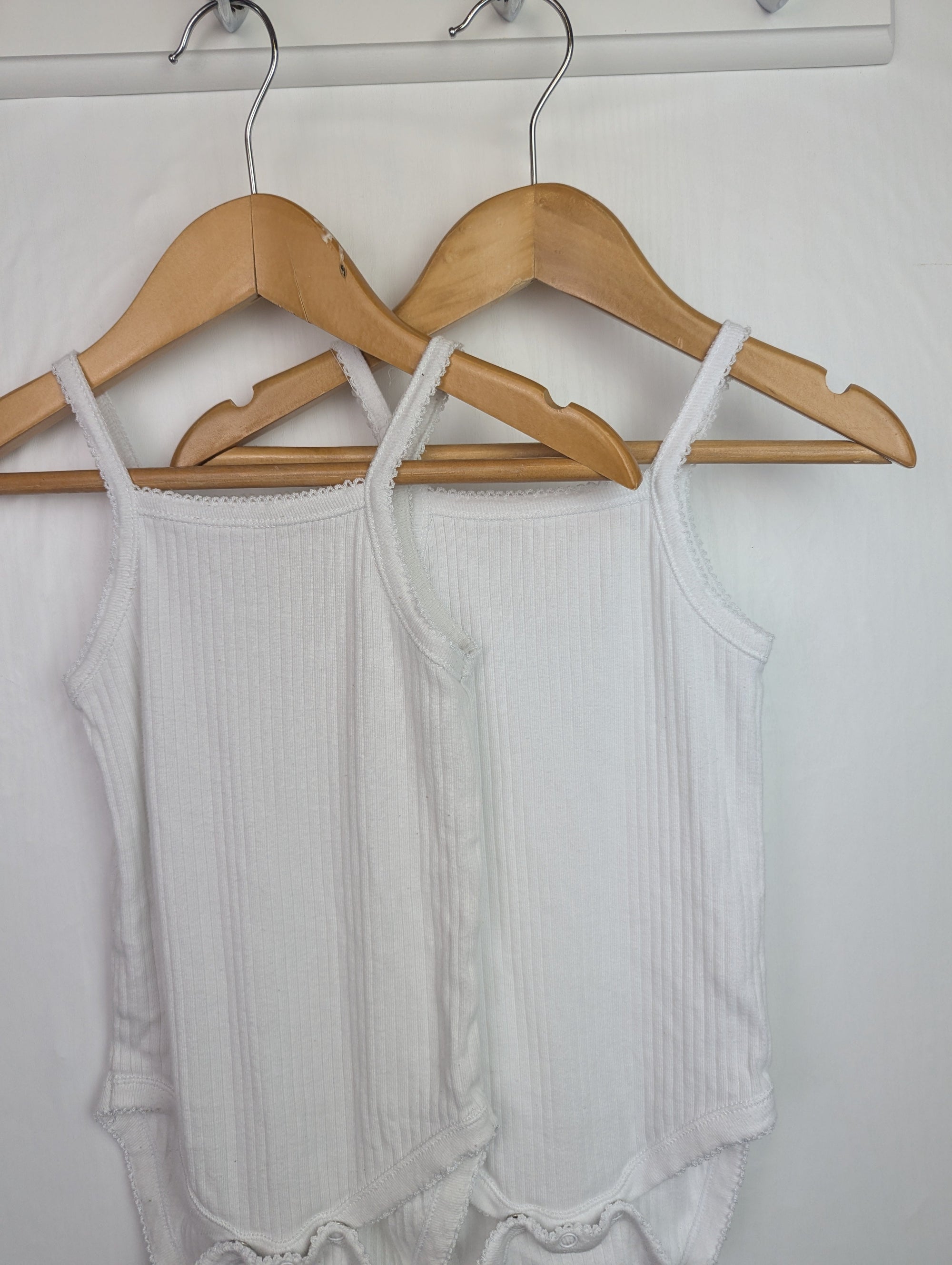 Zara White Ribbed Bodysuit Set - Girls 2 - 3 Years - Little Ones Preloved. Second Hand Children's & Preloved Baby, Kids, Girls & Boys Clothes. UK online