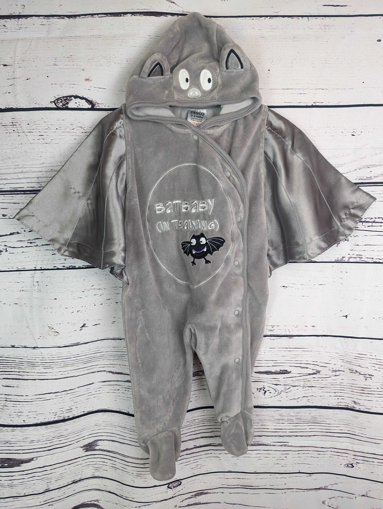 Baby Bat Halloween Dress up 0-3 Months Little Ones Preloved - Preloved Children's Clothes Online Used, Preloved, Preworn & Second Hand Baby, Kids & Children's Clothing UK Online. Cheap affordable. Brands including Next, Joules, Nutmeg, TU, F&F, H&M.